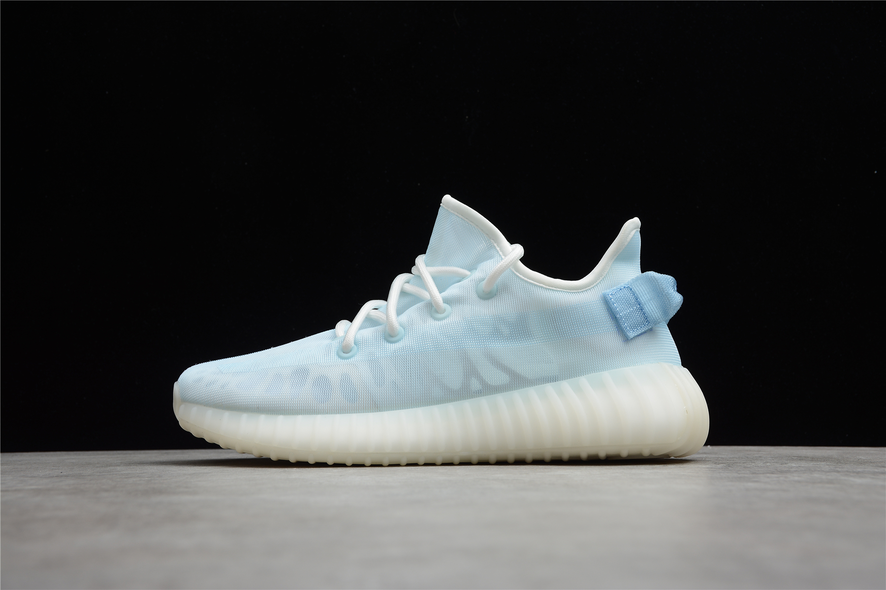 Yeezy Boost 350 V2 Running Shoes 140
