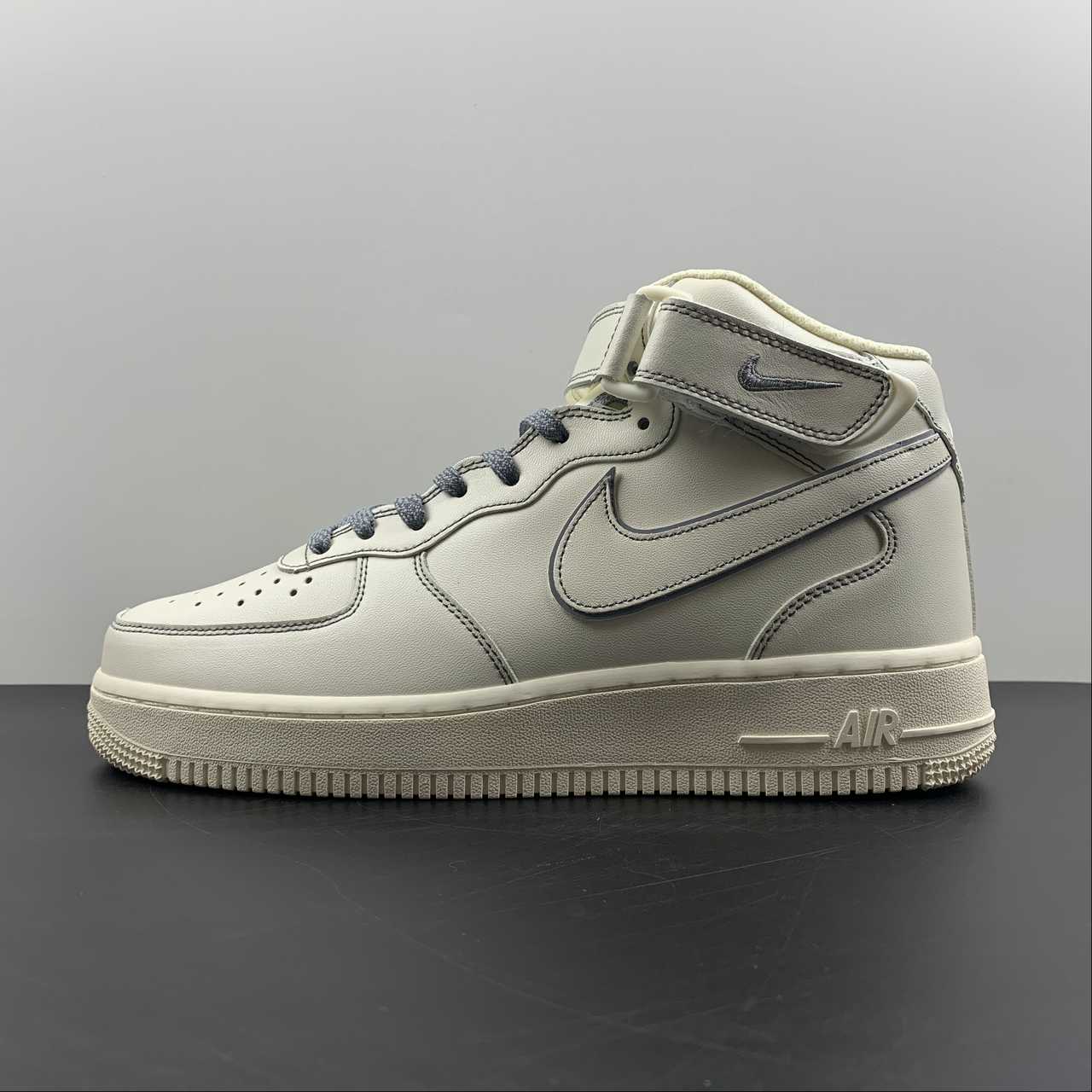 NIKE AIR FORCE 1 07 Shoes
