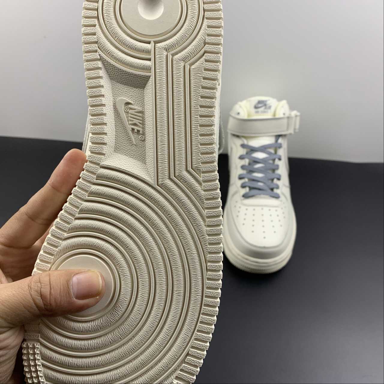 NIKE AIR FORCE 1 07 Shoes