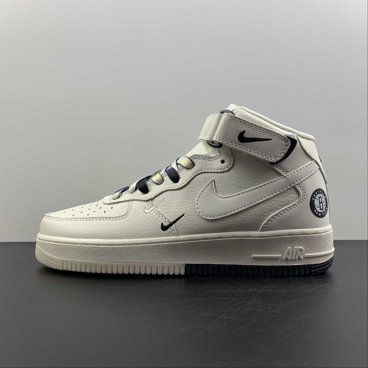 NIKE AIR FORCE 1 07 Shoes