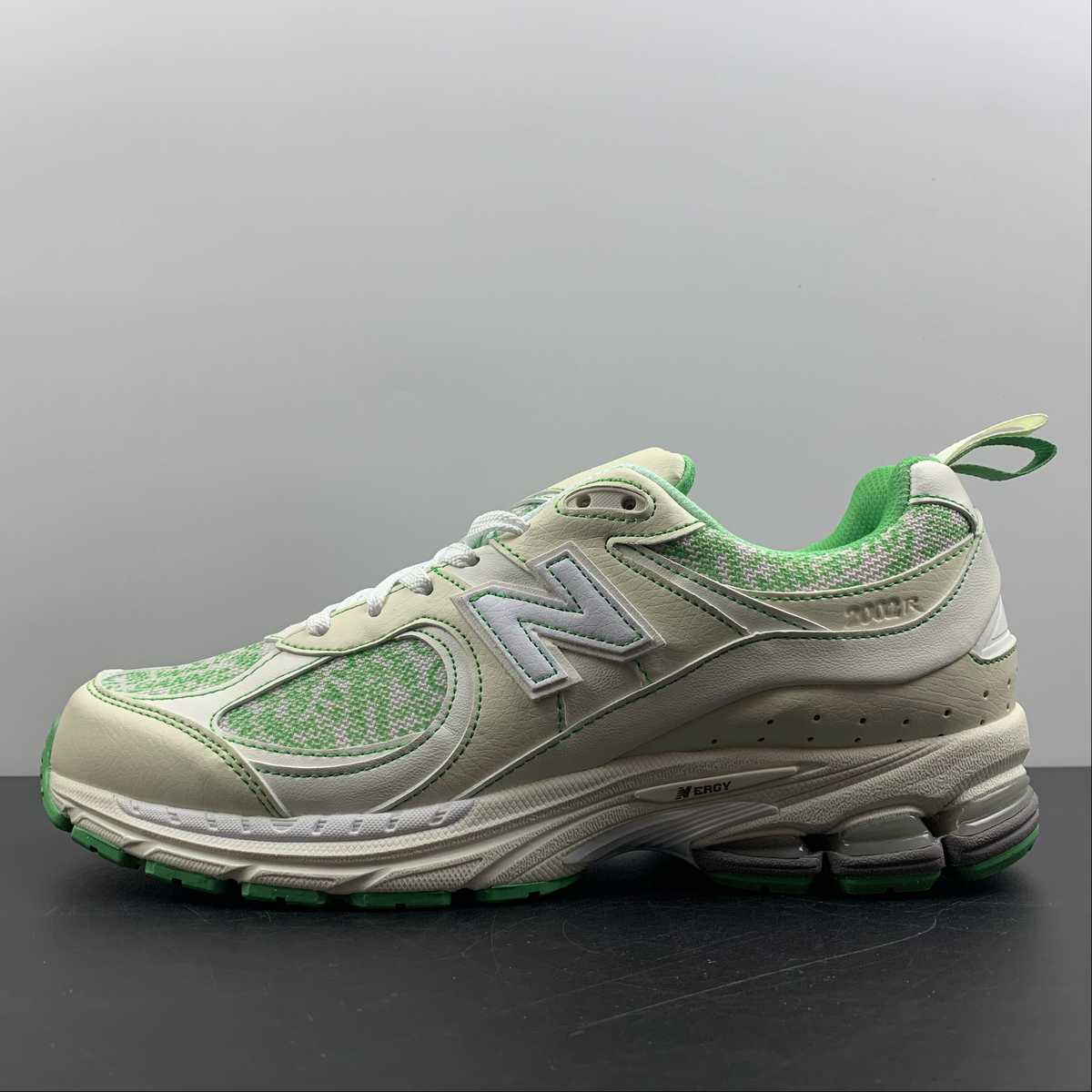 New Balance 2002 Runing Shoes ML2002RGC