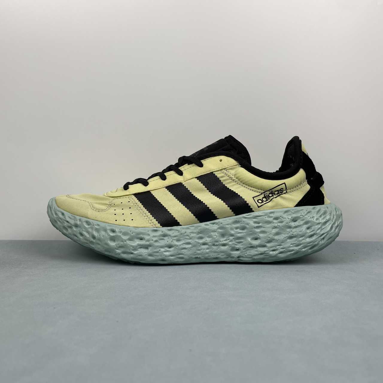 Adidas ZPONGE Runing Shoes JH8110