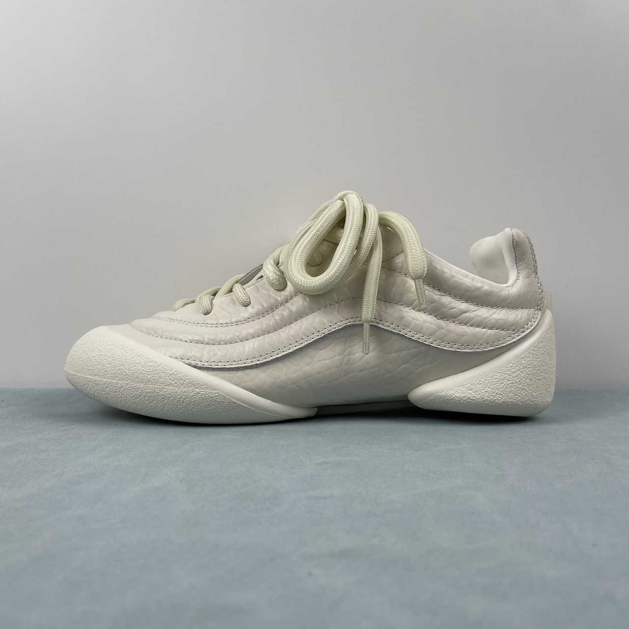 ALEXANDER MCQUEEN 2024s Flexion retro sneakers