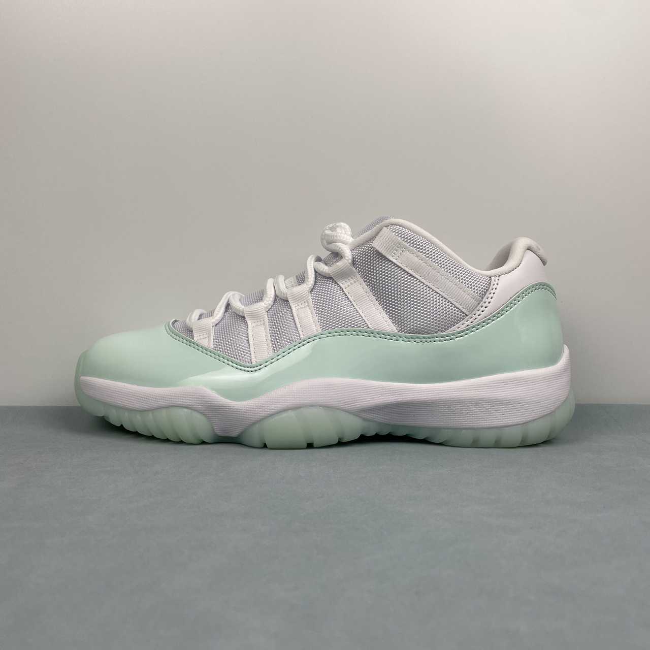 nike Q genuine company-level NIKE AIR JORDAN 11 RETRO AJ11 Jordan 11th generation basketball shoes AH7860-103 Running Shoes