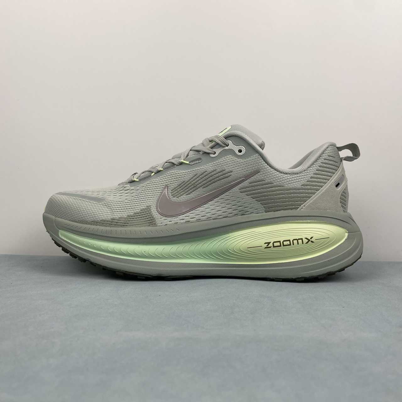 Nike Zoom Vomero 18 Runing Shoes