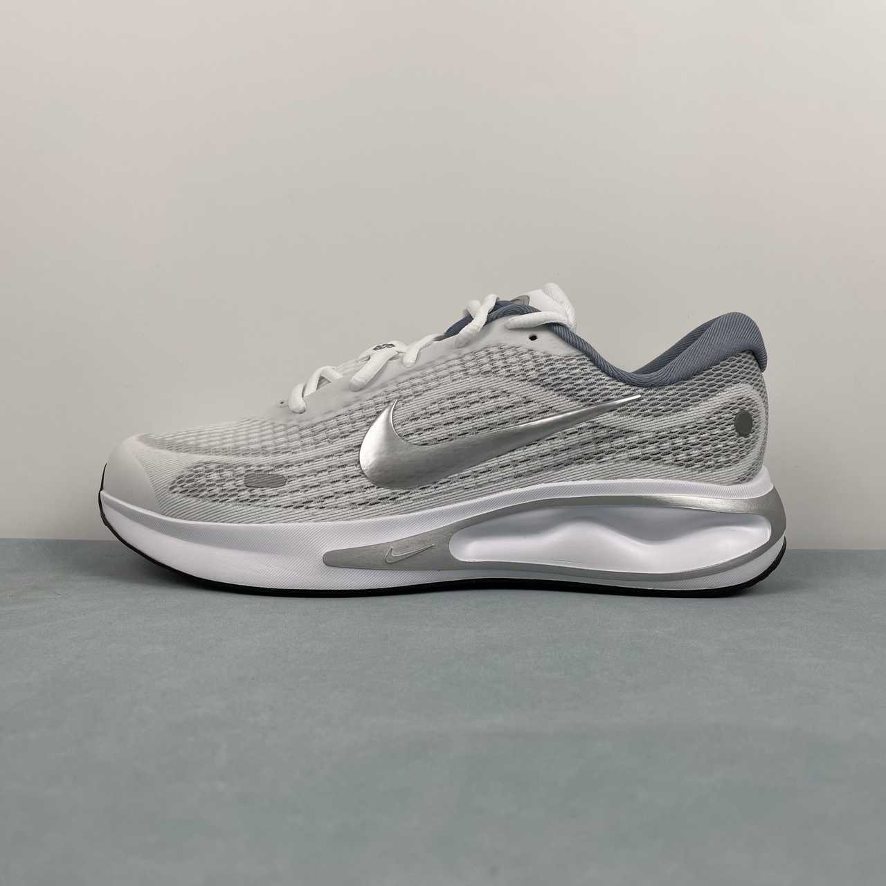 NIKE Journey Run Runing Shoes