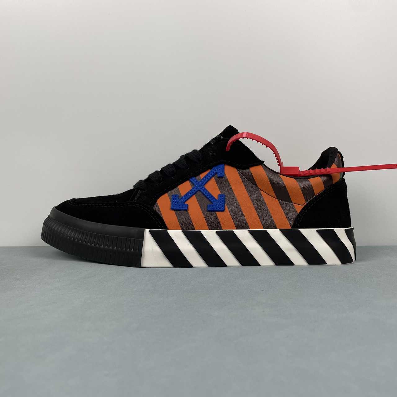 Off-White c/o Virgil Low-top Leather Sneakers 364703