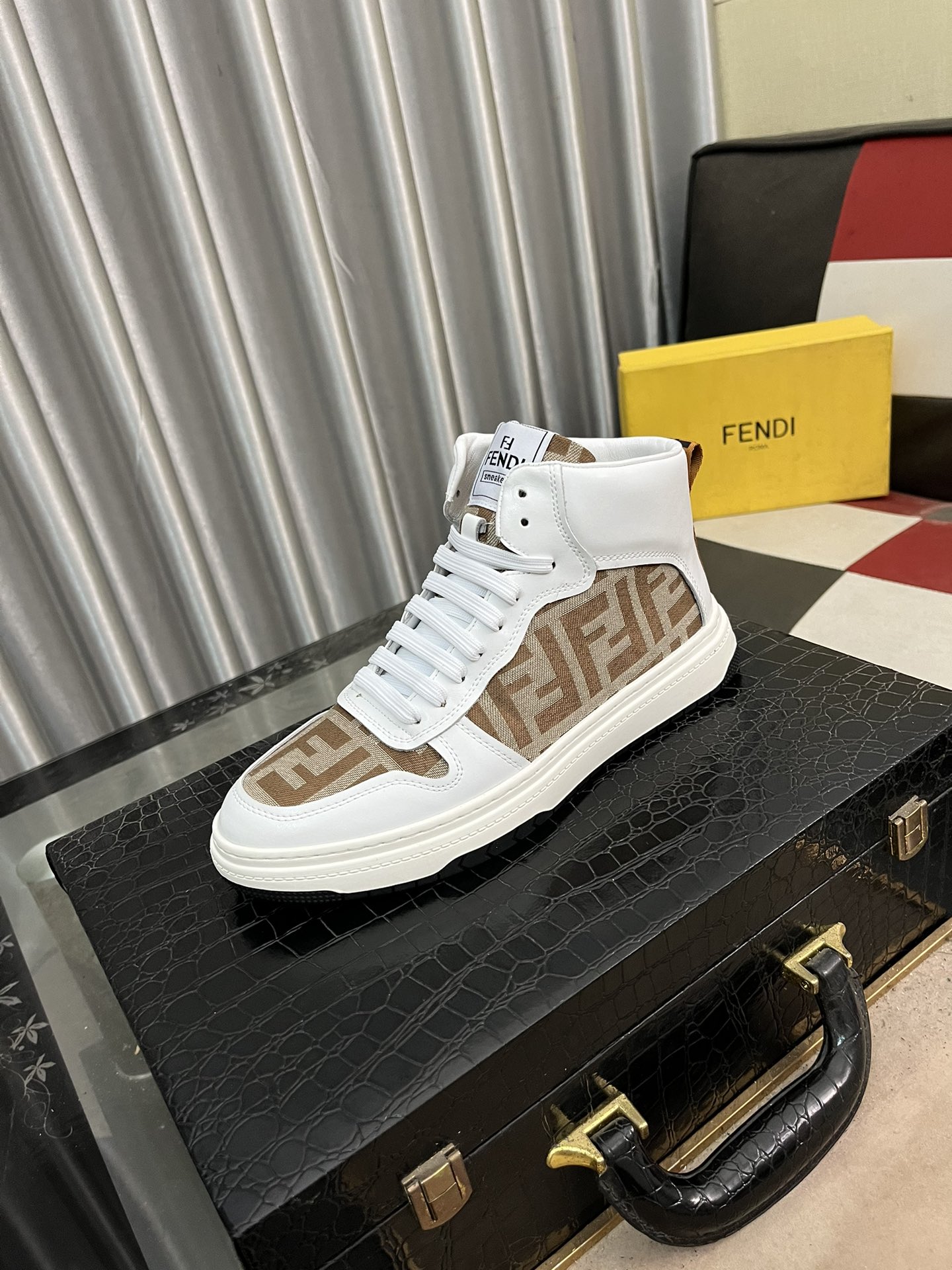 slippersRuning ShoesFendi