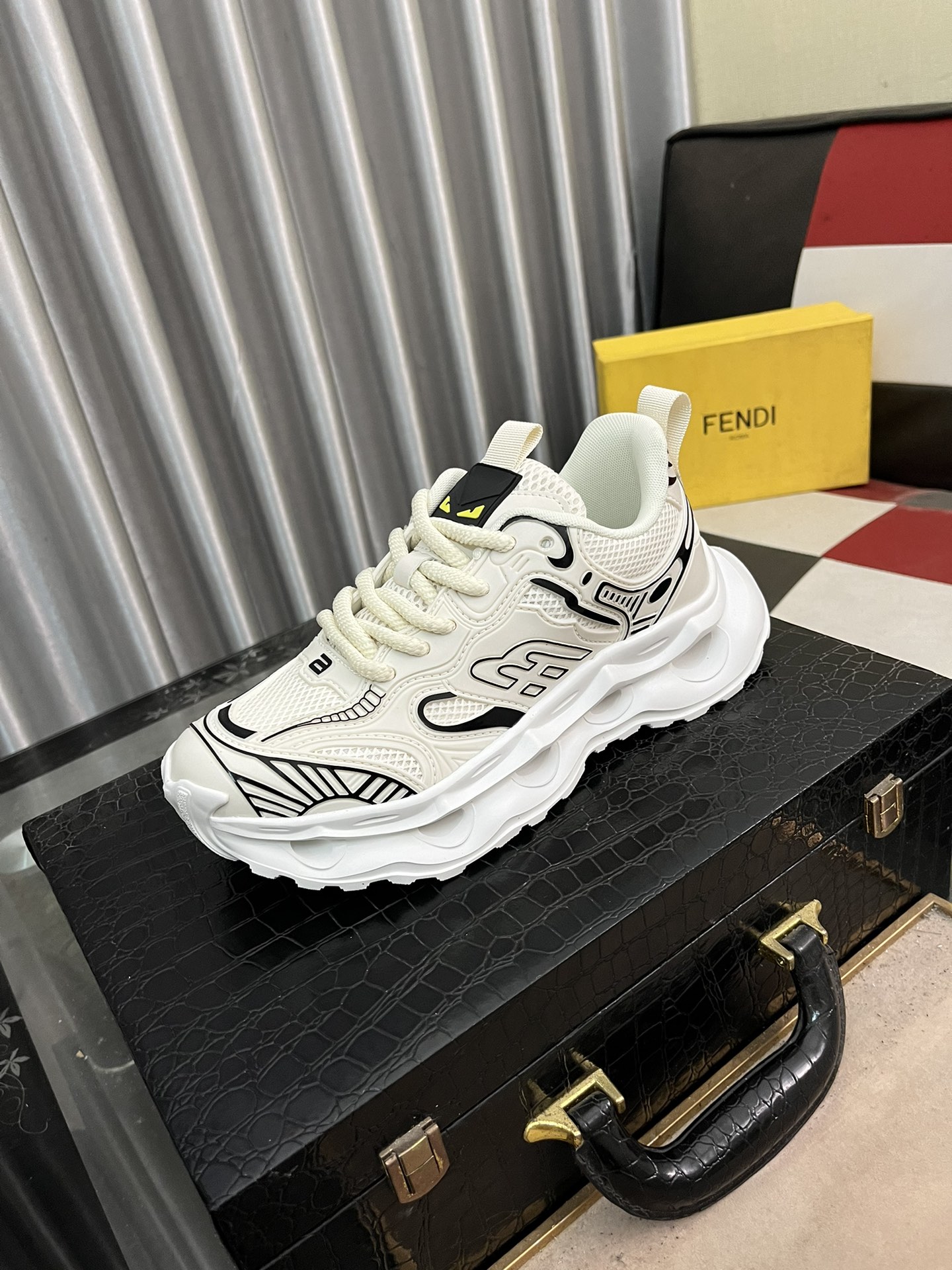 slippersRuning Shoes/ Fendi