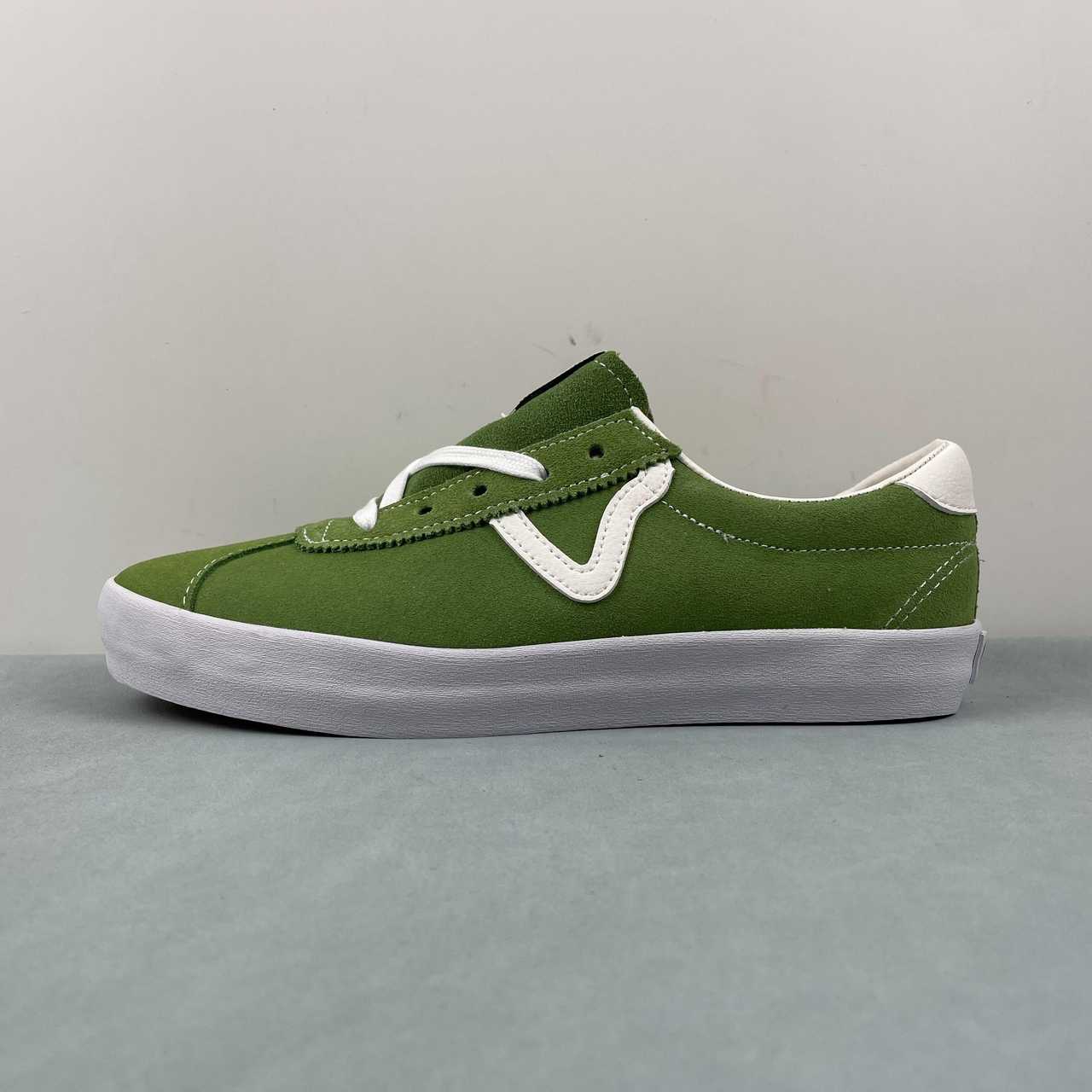 VANS low-top casual sneakers