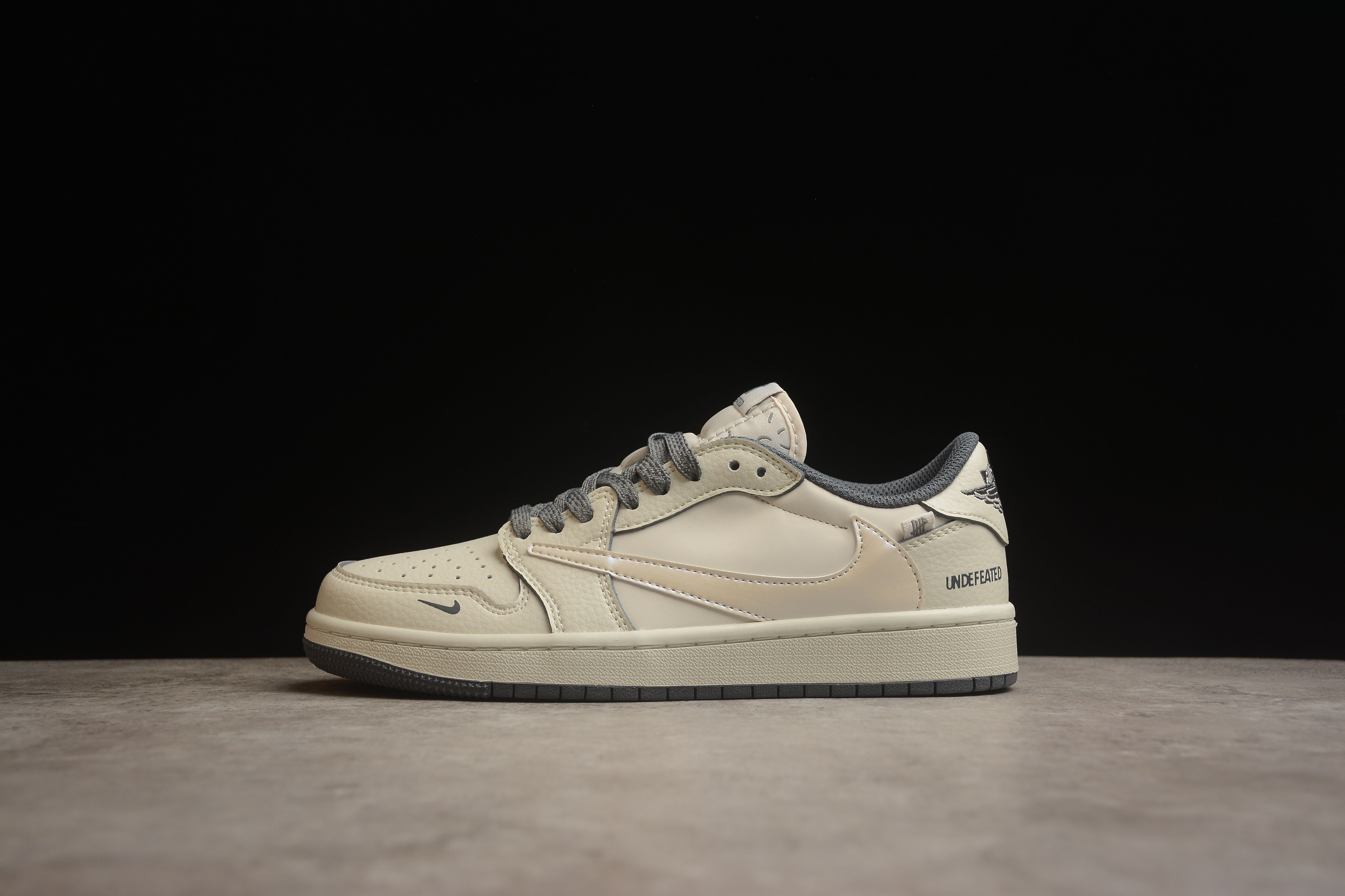 Air Jordan 1 x LV Shoes