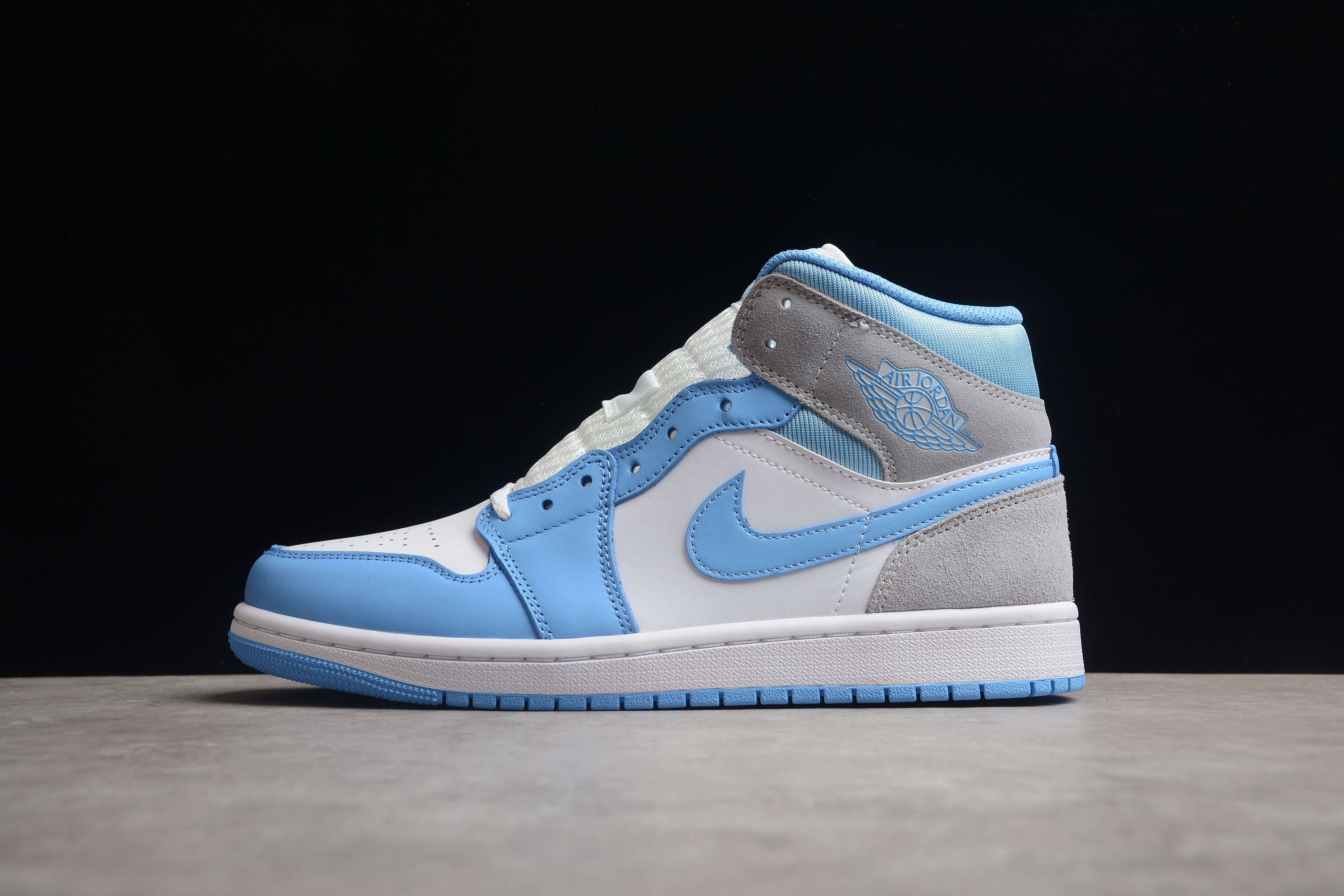 Air Jordan 1 Mid Shoes