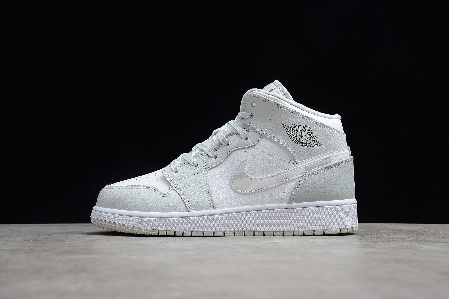 Air Jordan 1 Mid AJ1 Shoes