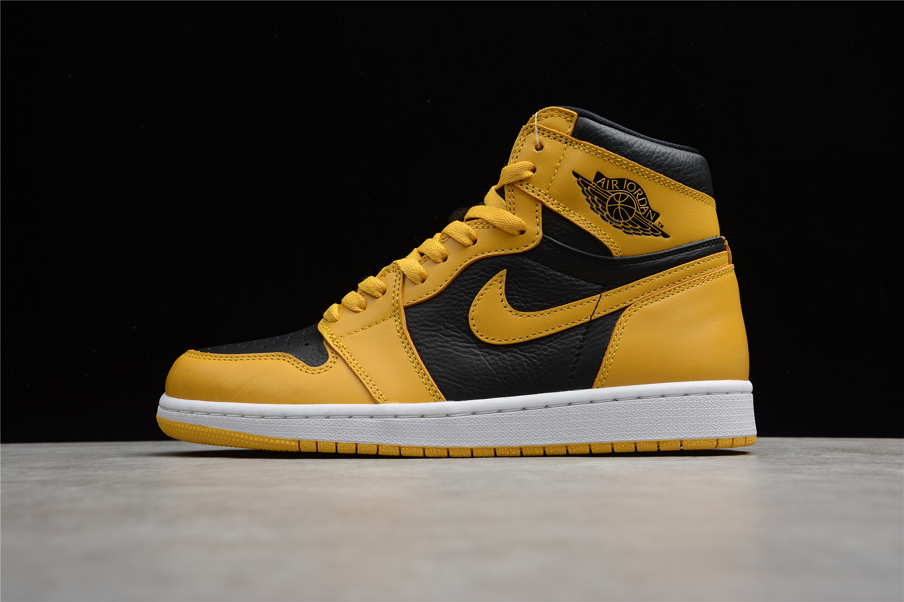 Air Jordan 1 MID Shoes