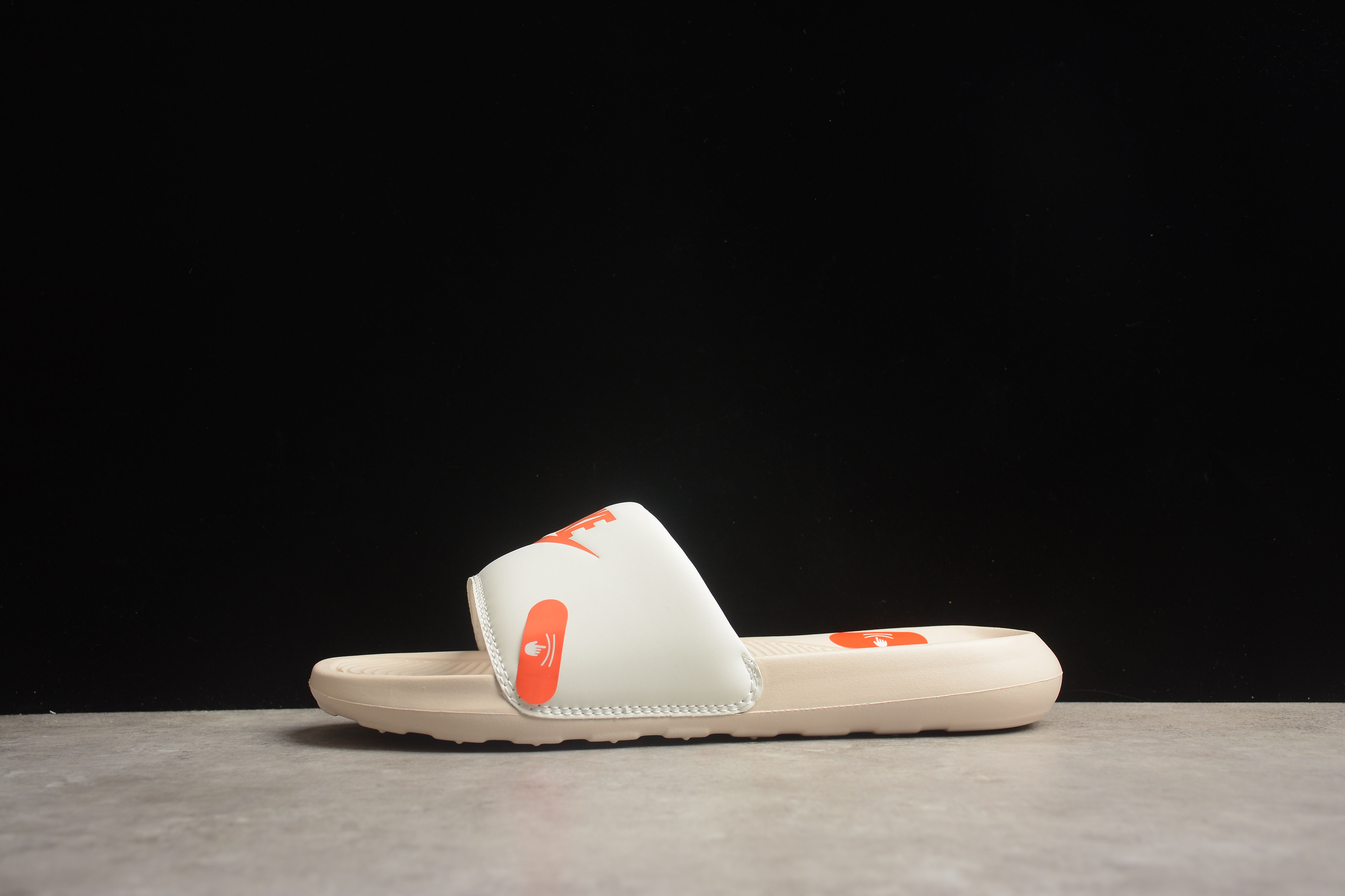 NIKE OFFCOURT SLIDE Shoes