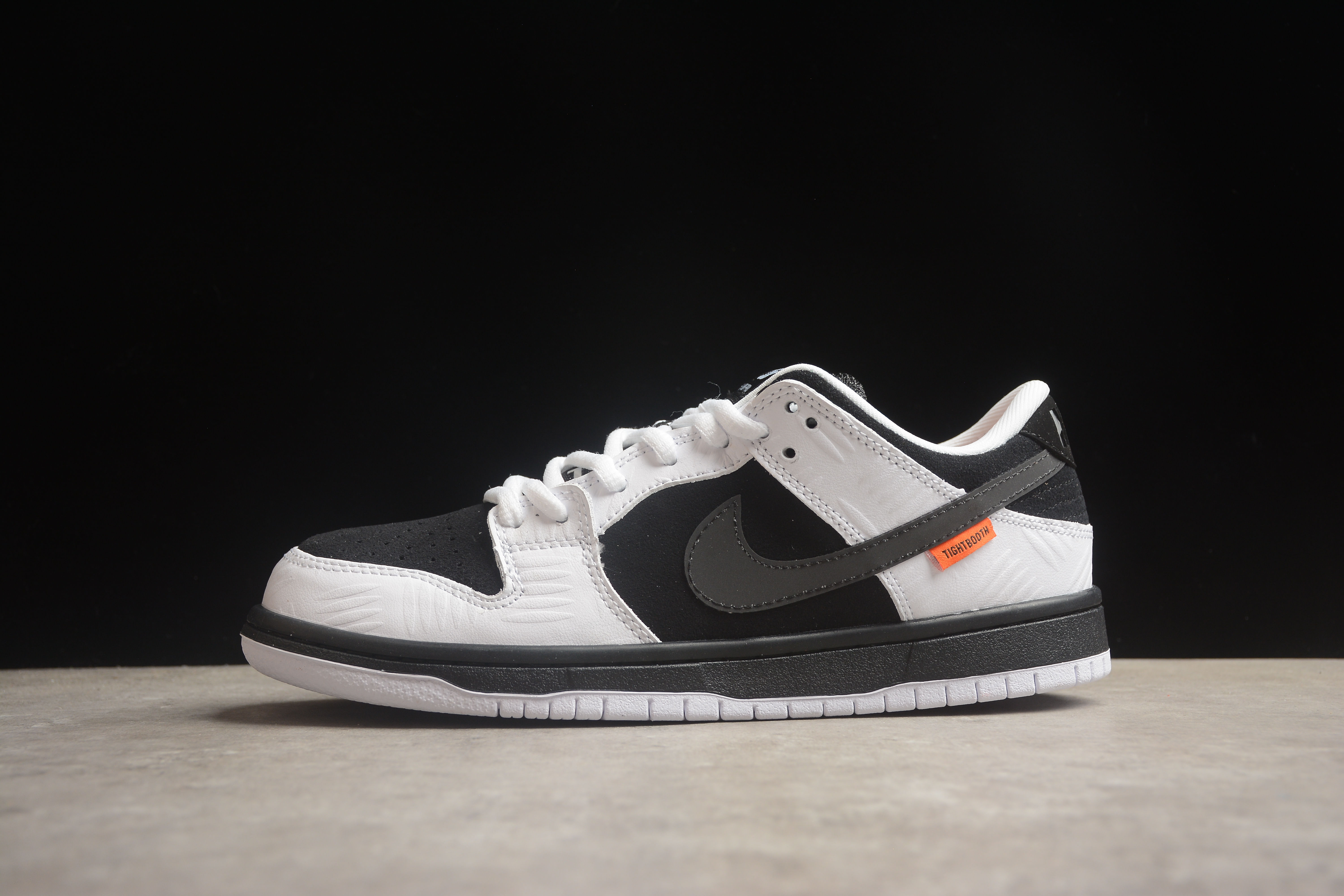 Tightbooth x NK SB Dunk Low Shoes