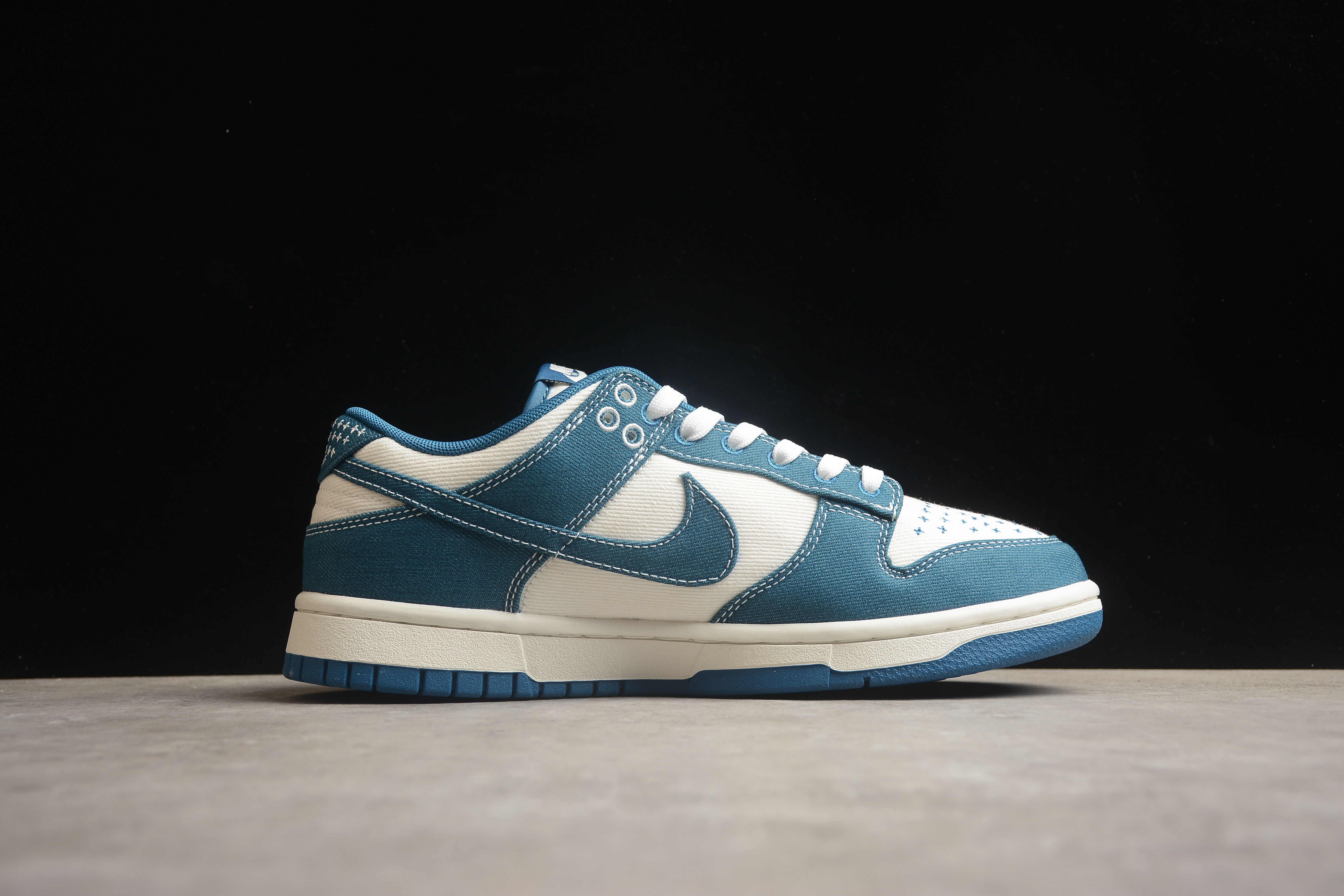 Concepts x NK SB Dunk Low Shoes