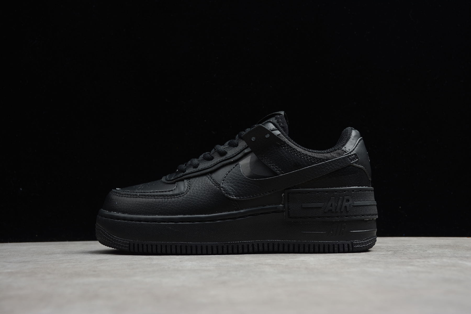 Nike Air Force 1’07 MID Sneakers