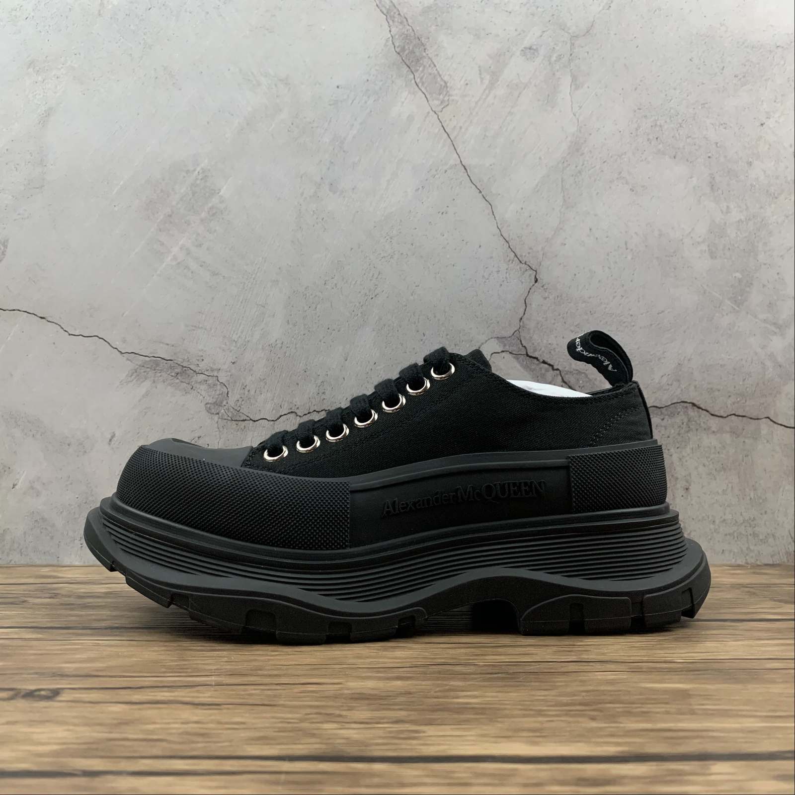Alexander McQueen Runing Shoes