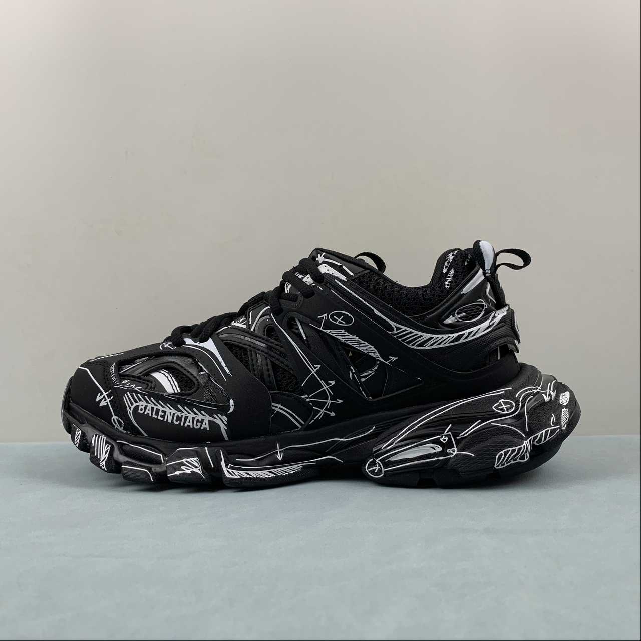 Q Balenciaga retro dad shoes