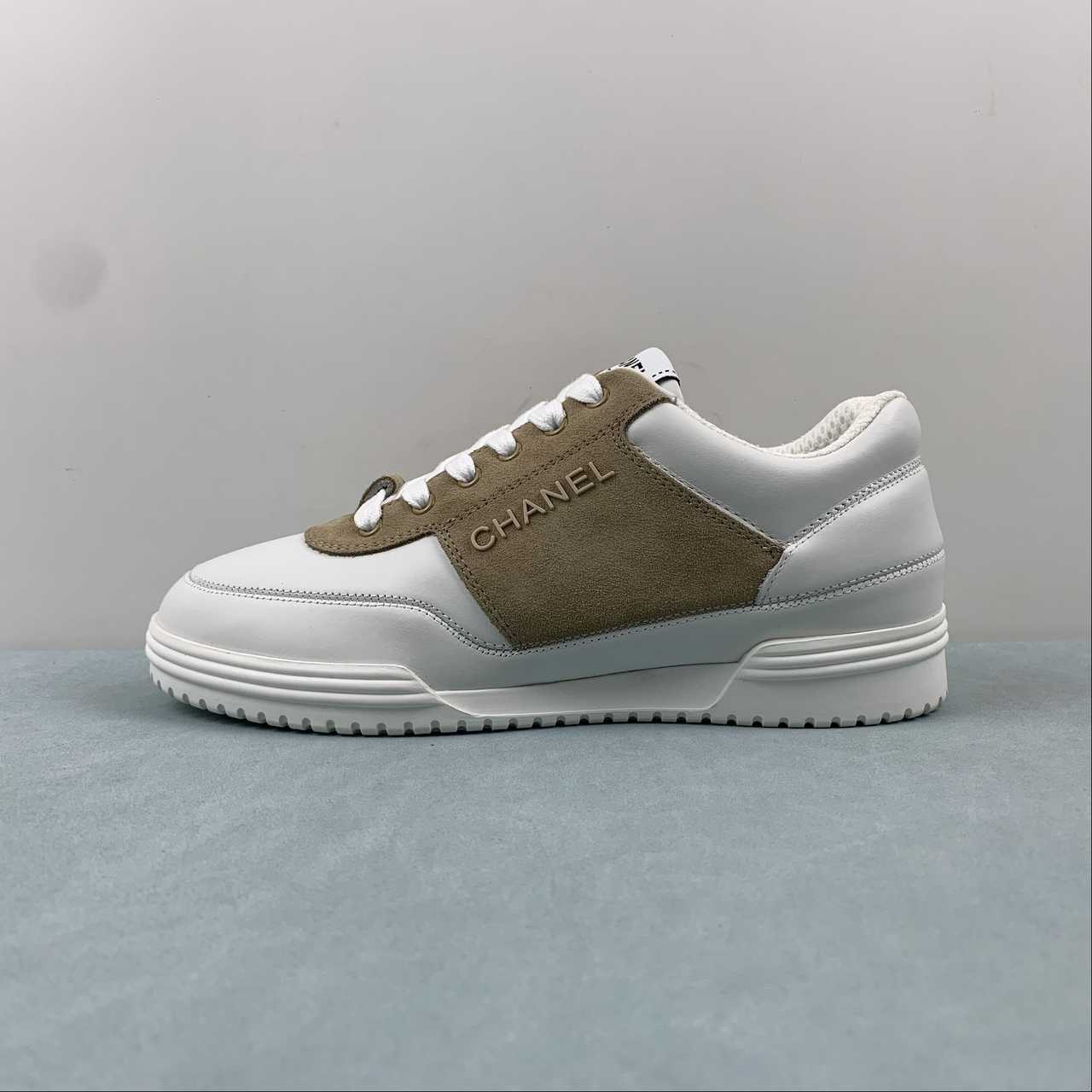 Chanel 2024 Spring/Summer New Style Suede and Calfskin White Shoes