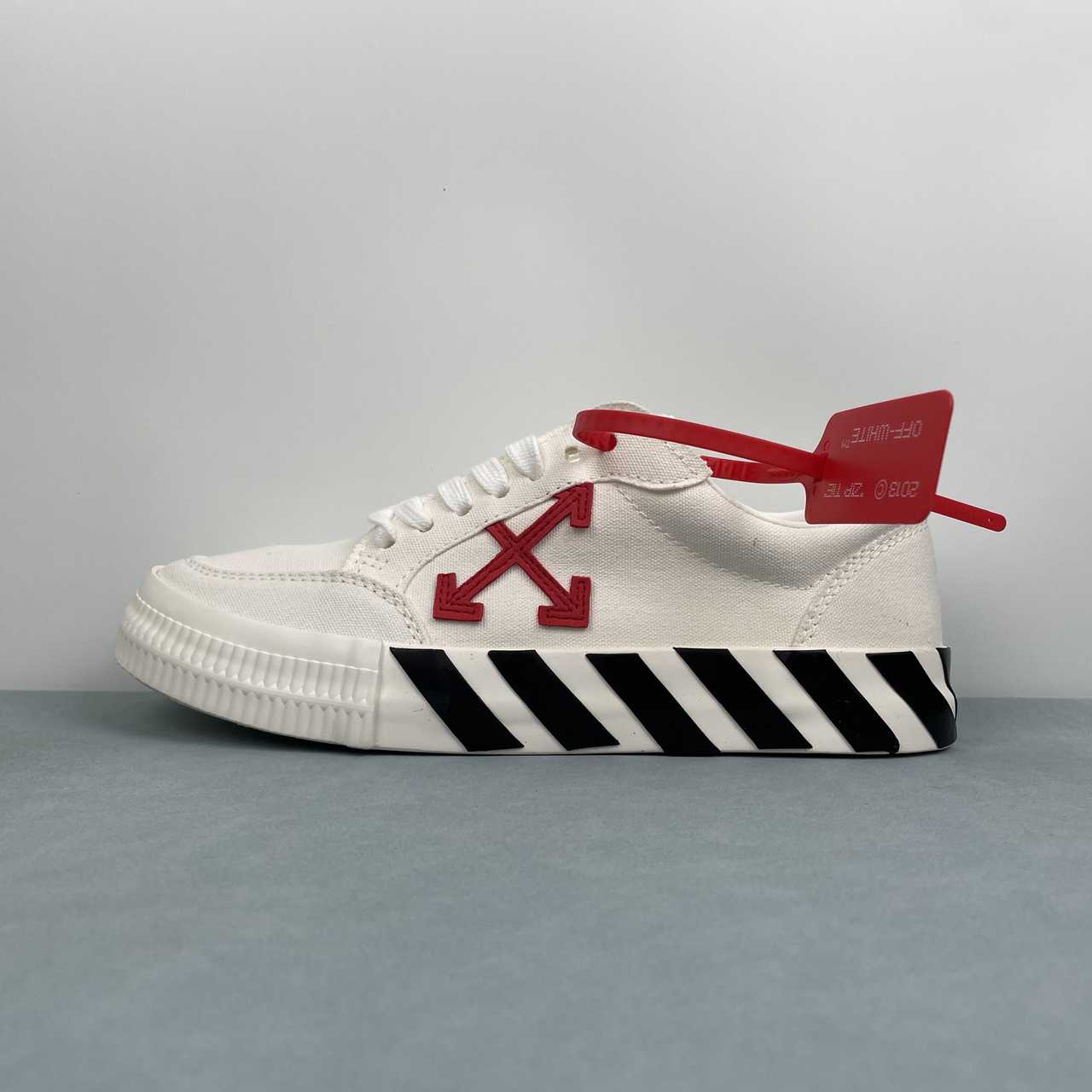 OFF-WHITE GYM SHOES LOVERS Sneakers