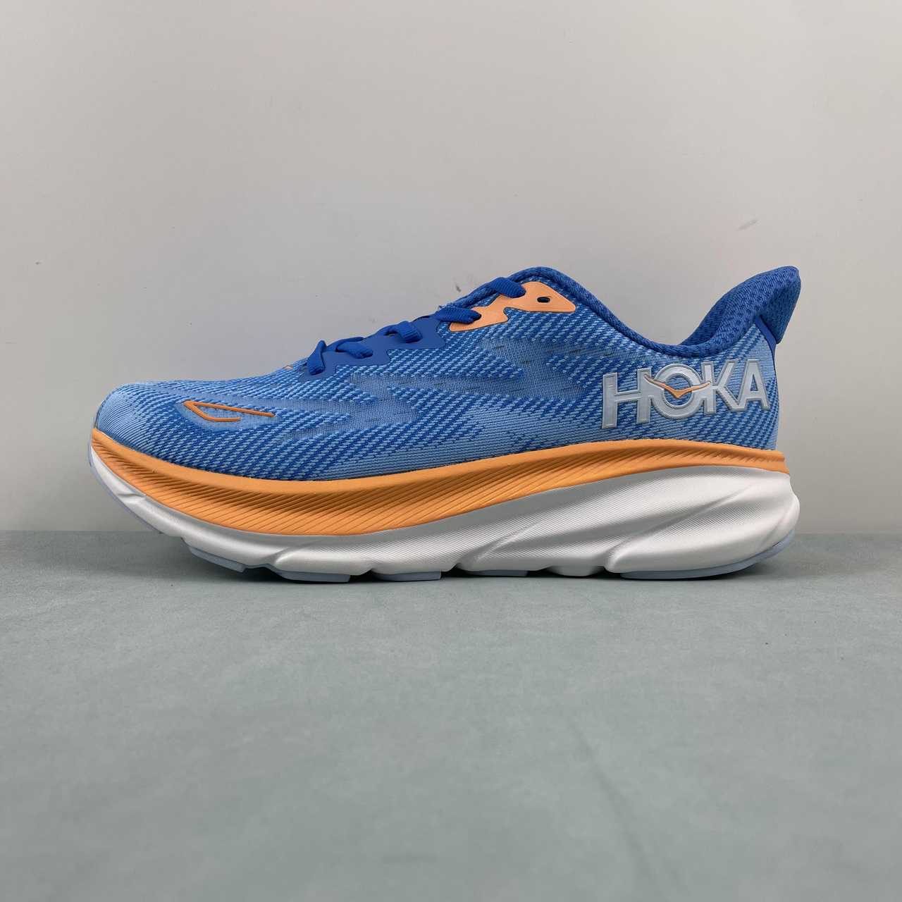 HOKA ONE ONE Clifton 9 Runing Shoes