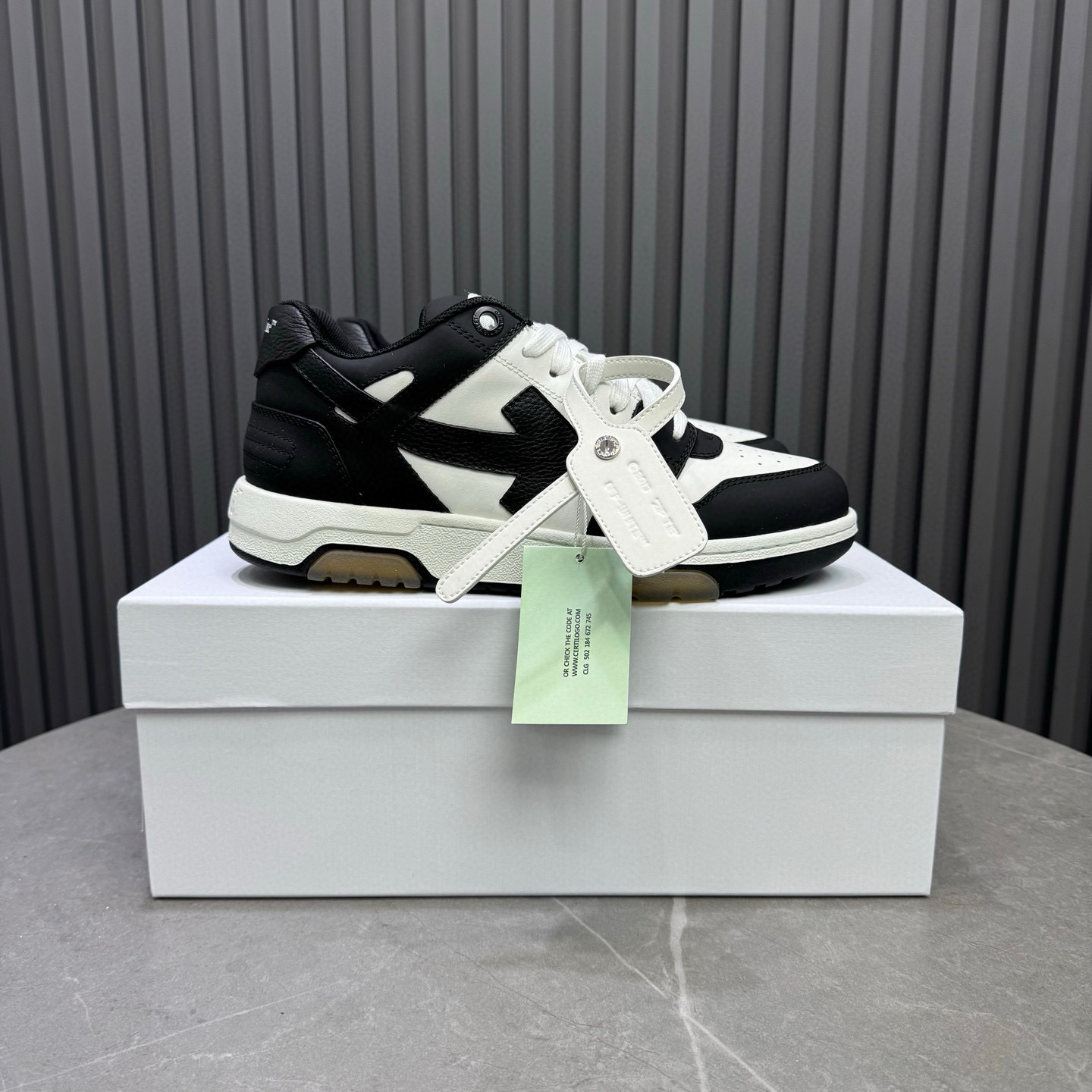 Off-white Men's and Women's sneakers