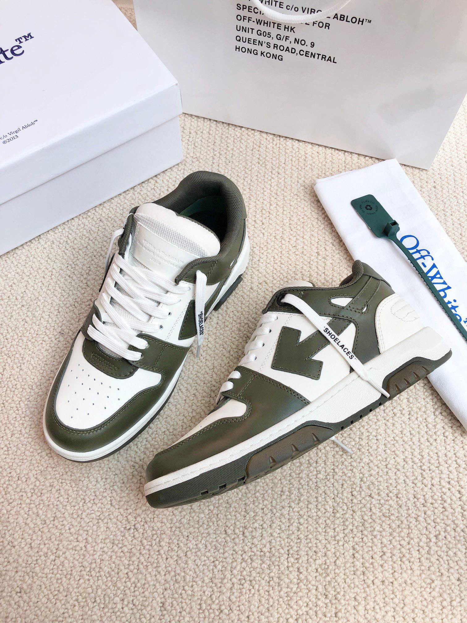 Off-white Men's sneakers