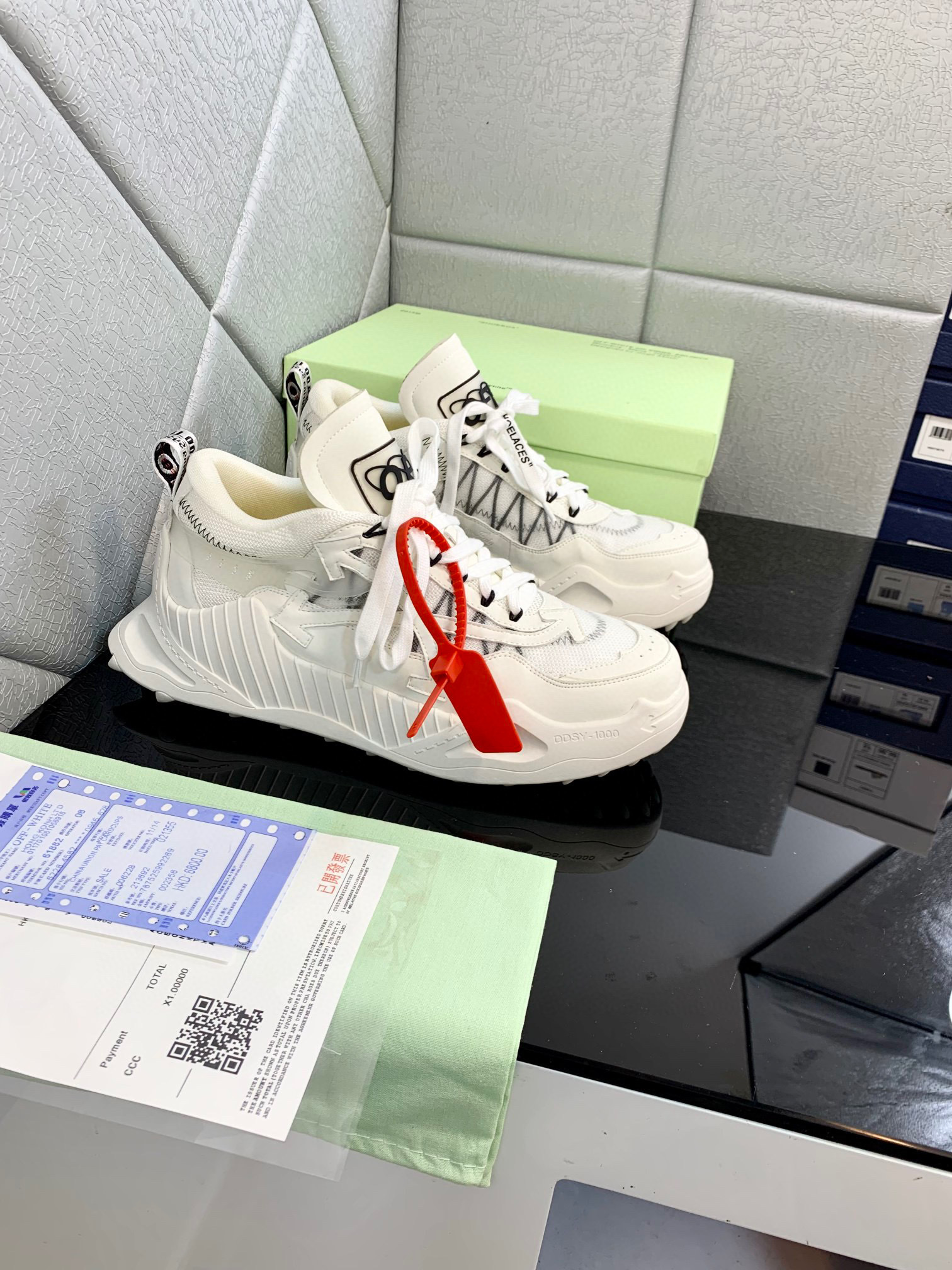 Off-white Men's and Women's sneakers