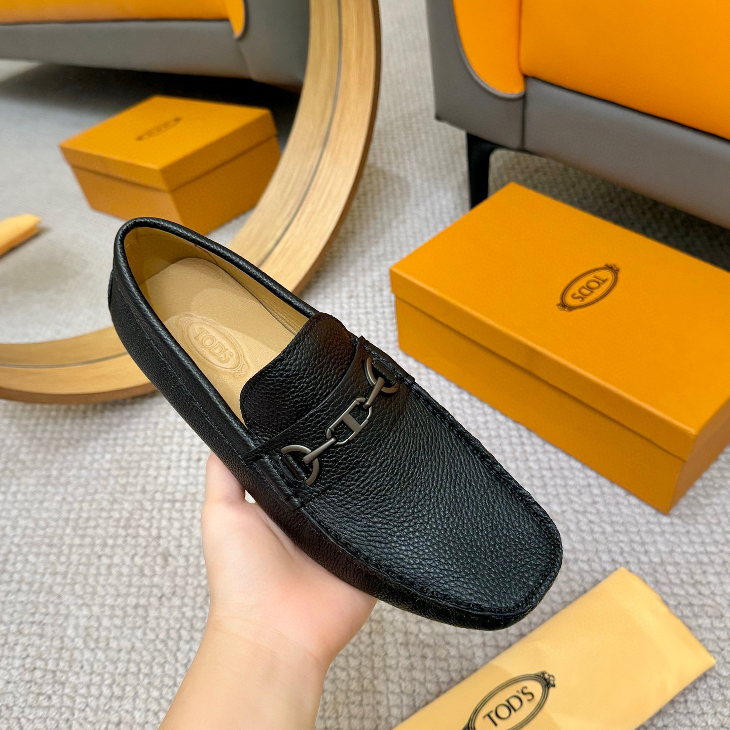 TOD’S leather gommino driving black shoes