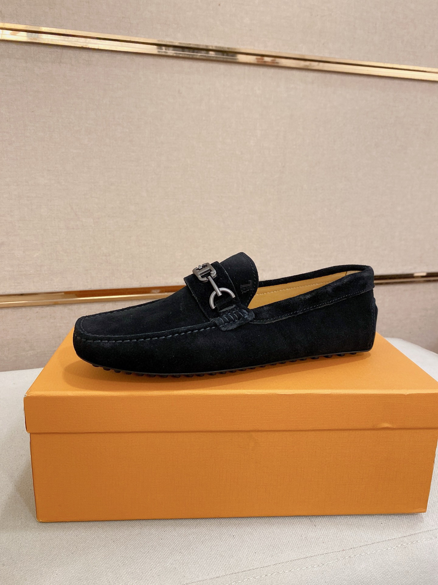 TOD’S leather gommino driving black shoes