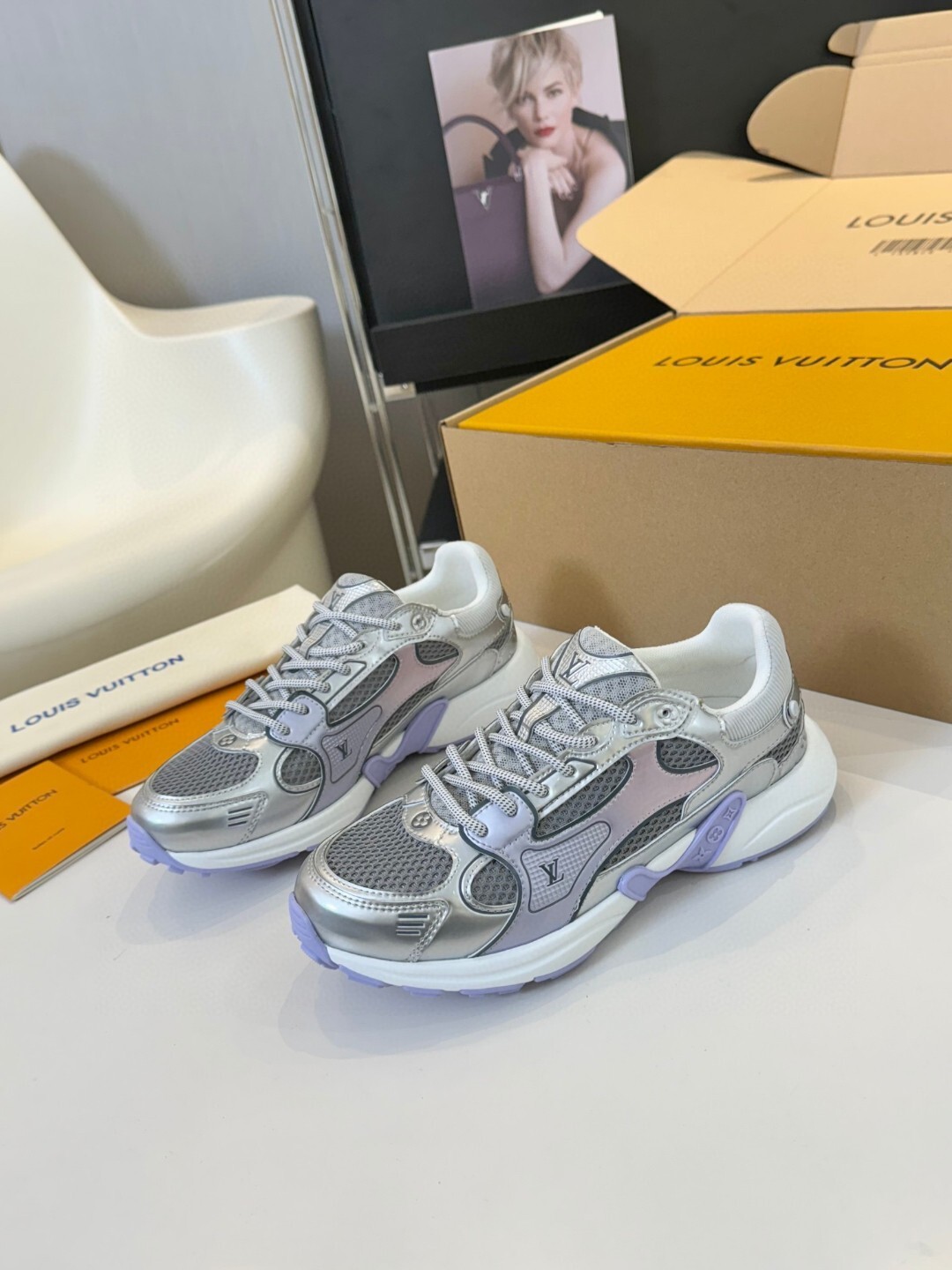 Louis Vuitton new imported special material printing process breathable mesh lining 35-46