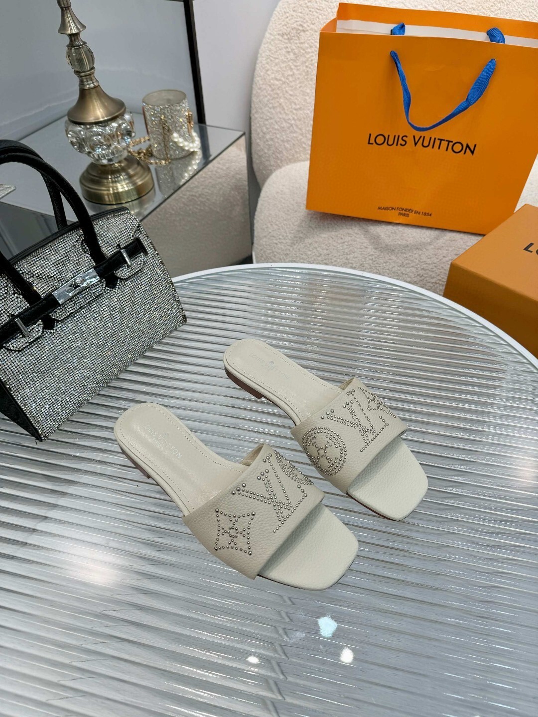 Louis Vuitton new imported lychee grain cowhide with hot diamond logo and sheepskin lining 35-43