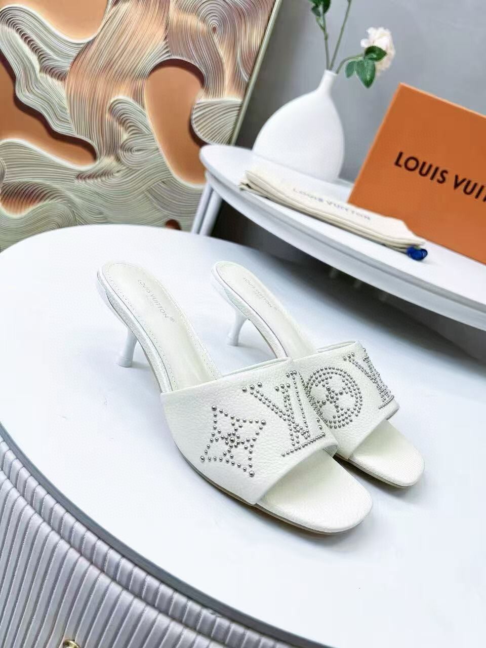 Louis Vuitton new imported lychee grain cowhide hot diamond logo sheepskin lining heel height 5.5cm 35-43