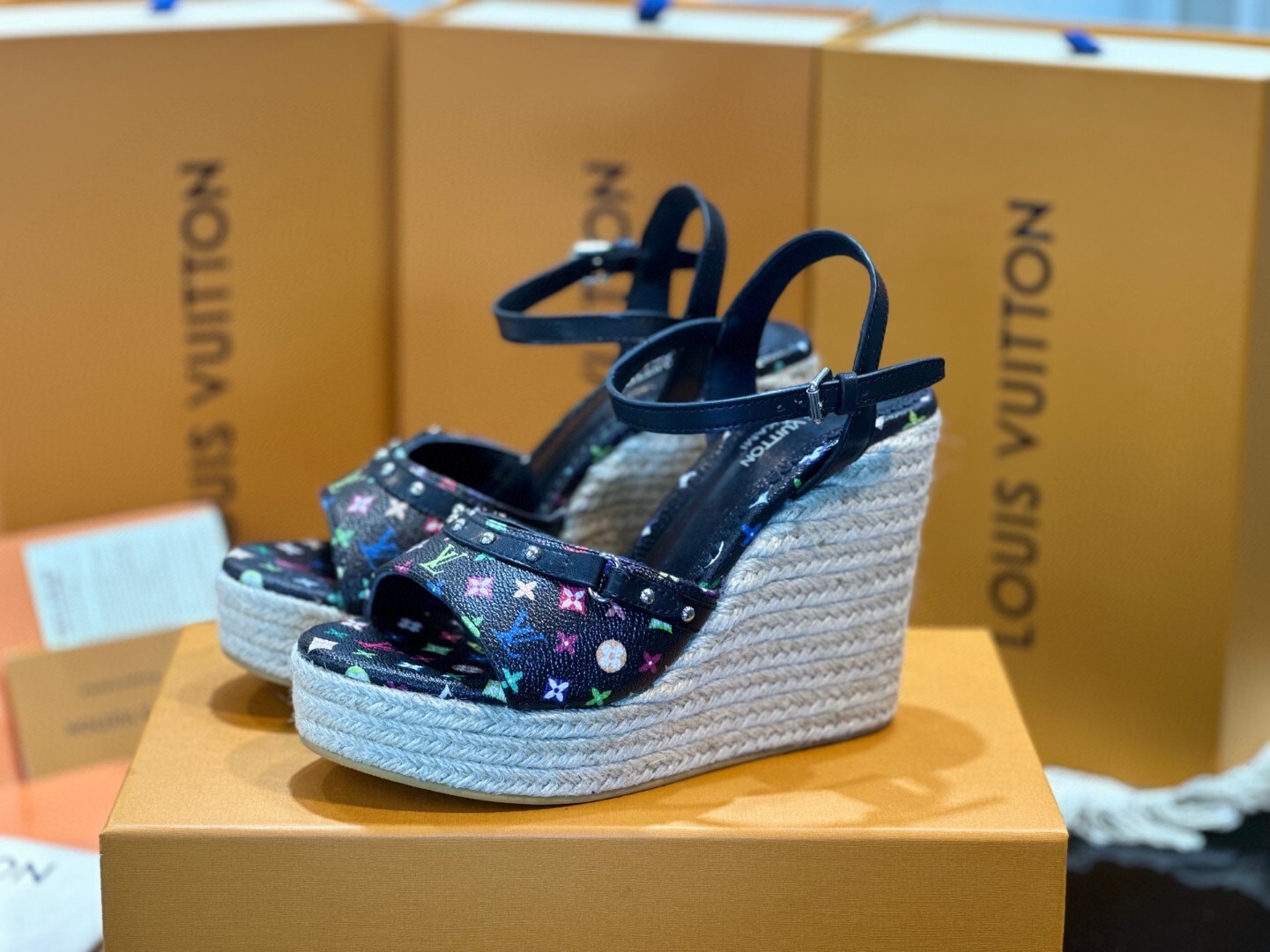 Louis Vuitton new wedge heels imported cowhide and sheepskin lining 35-42