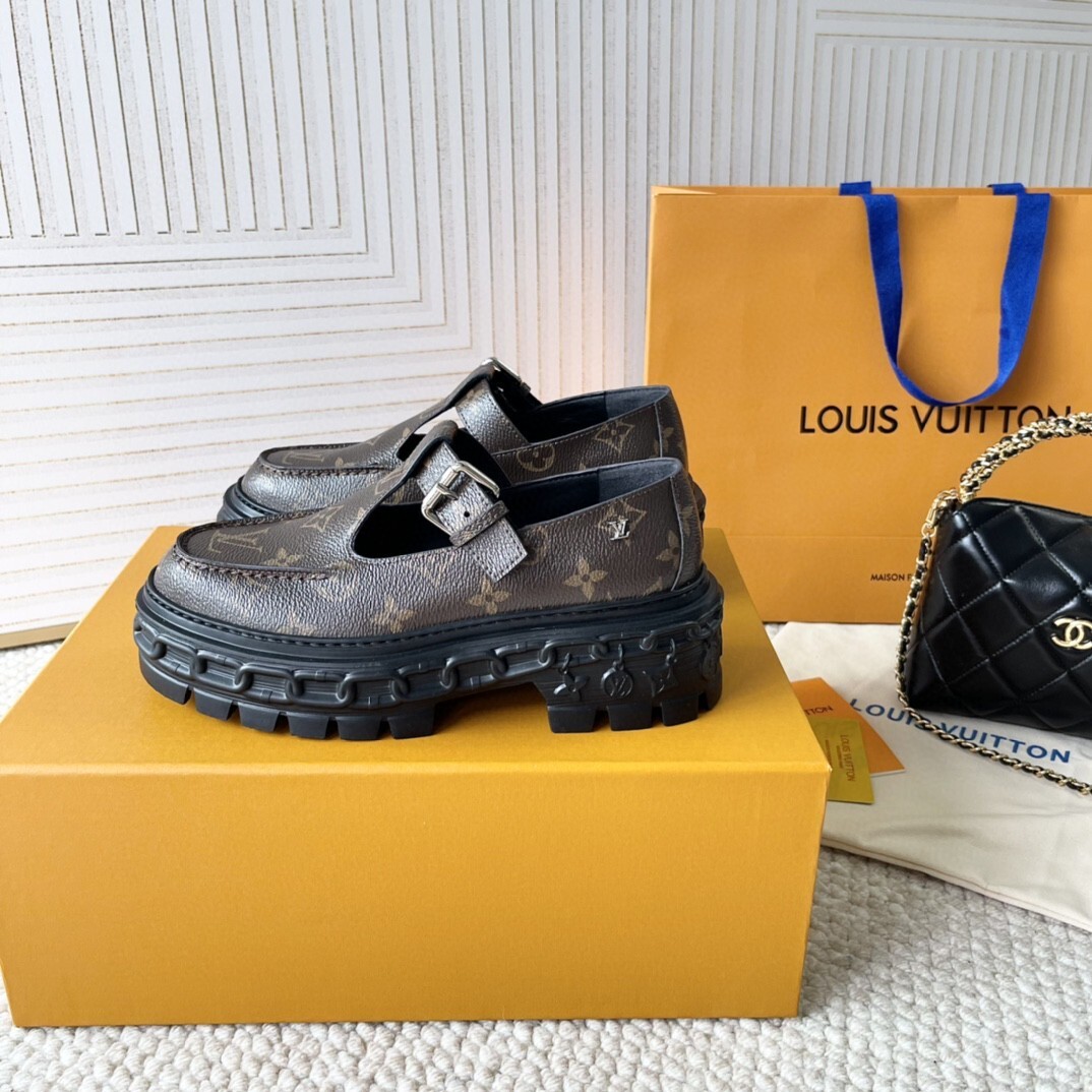 Louis Vuitton new lace-up platform shoes with chain embossed design heel height 5.5cm 35-40