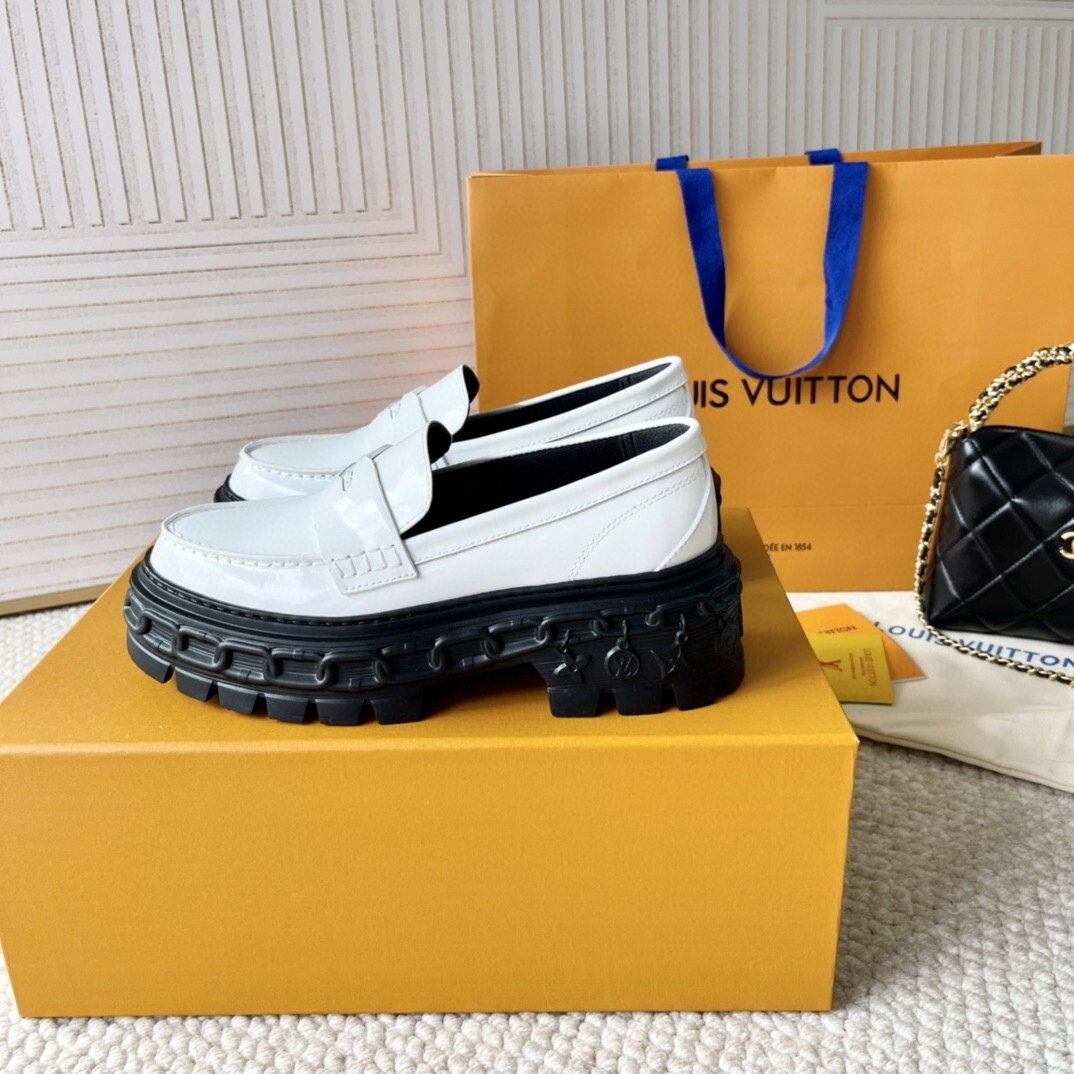 Louis Vuitton new lace-up platform shoes with chain embossed design heel height 5.5cm 35-40
