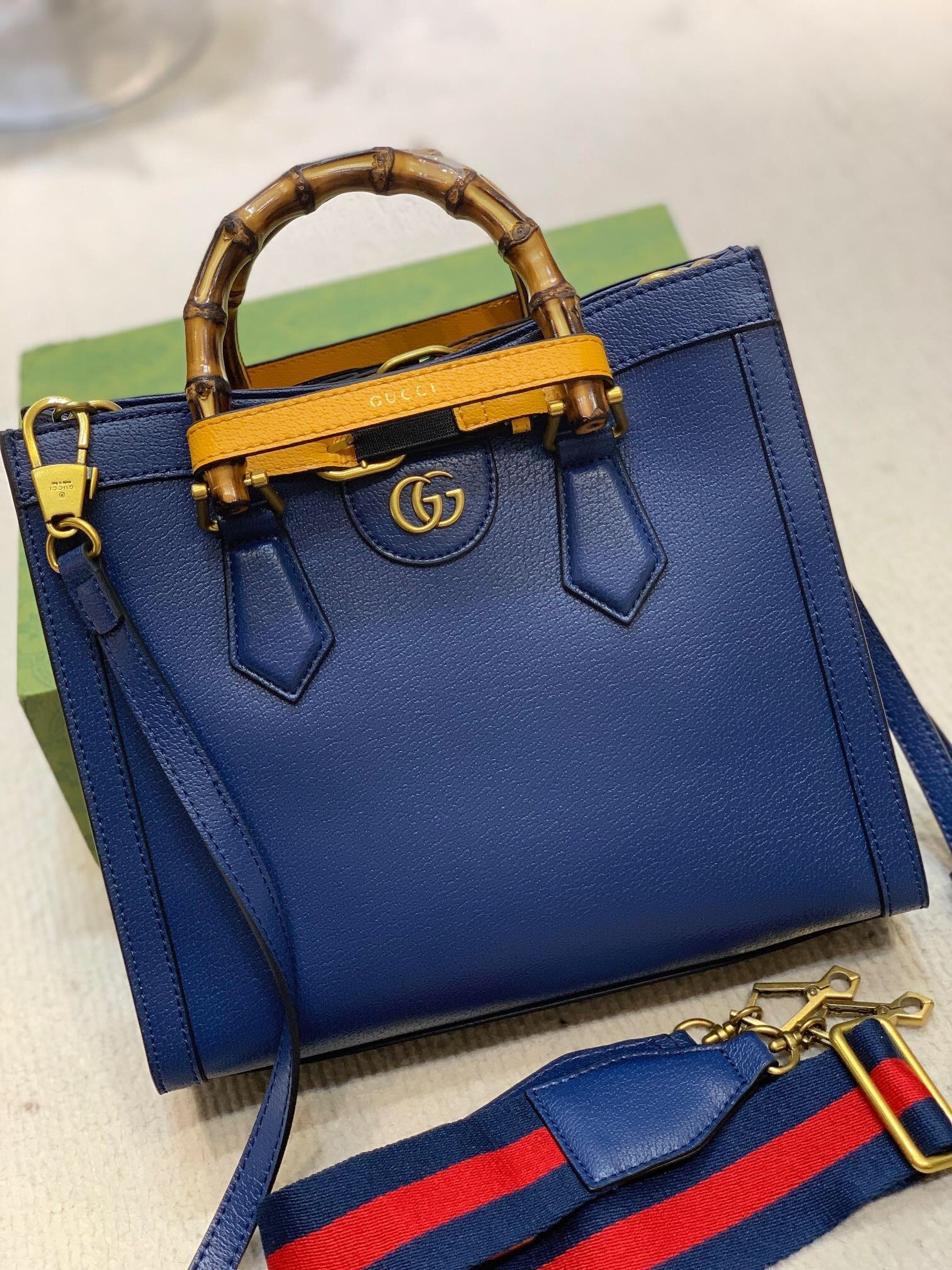 Gucci new handbag 702721 bamboo medium tote bag size 27*24*11cm